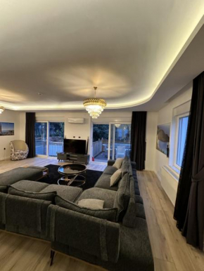 Very close to the city and the sea Deluxe Villa 2